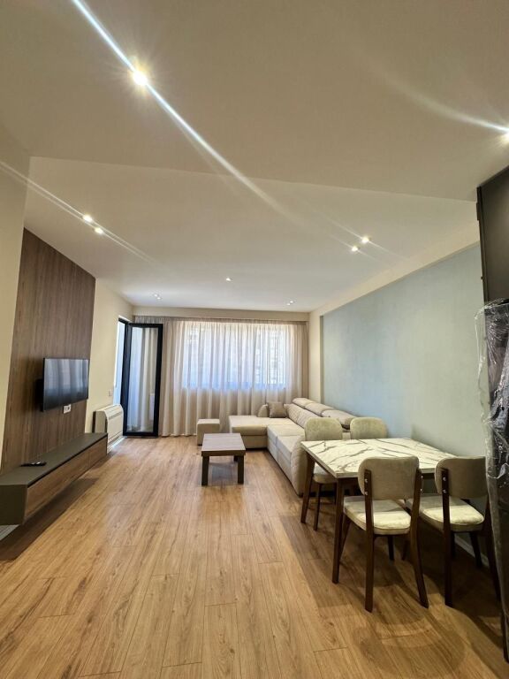 1+1,me post parkimi,urban gate astir,500 euro