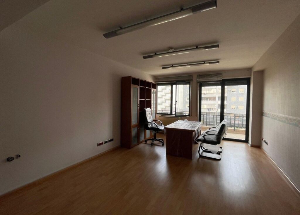🏥Ambient për Klinikë në shitje – Mbikalimi i Komunës 🏥