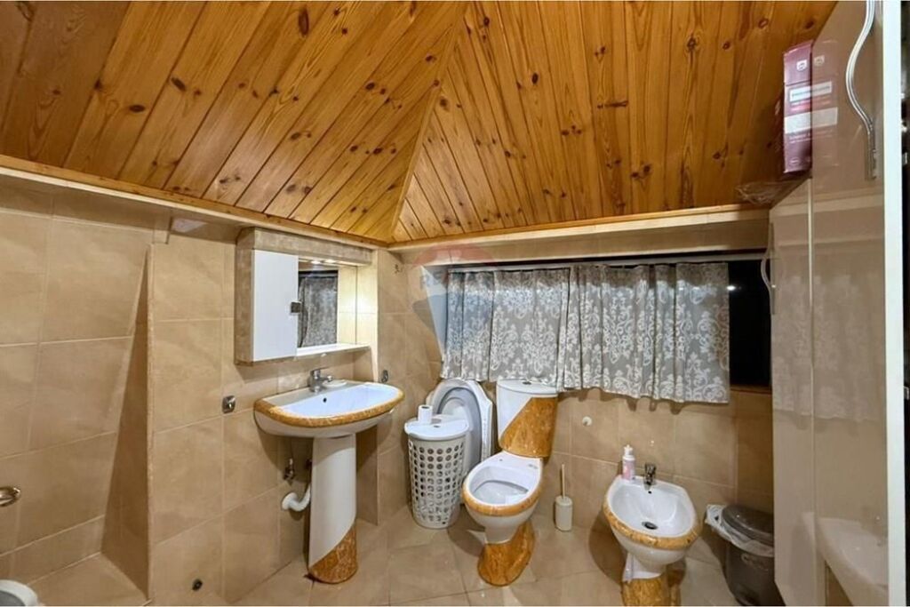 For Sale Duplex Location: Mahmut Allushi Street, Fresk