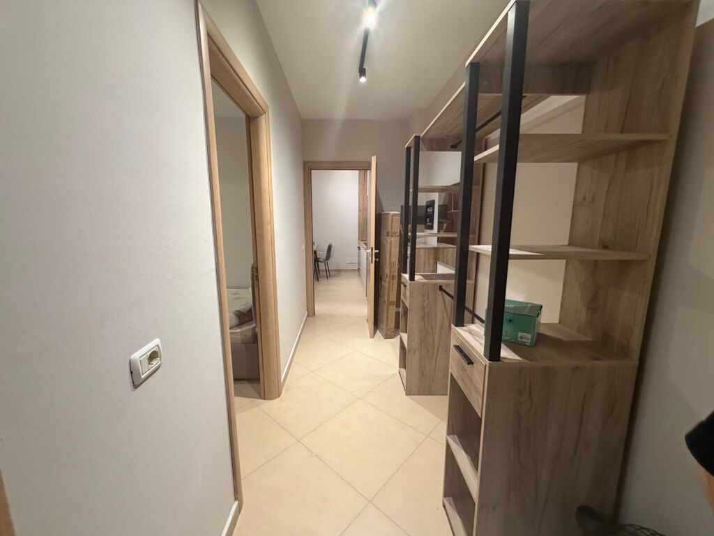 2+1,arredato per la prima volta,via peti lago secco,650 euro
