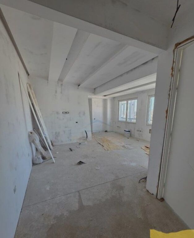 In vendita, appartamento 1+1+2, presso l'ex Esposizione, Tirana