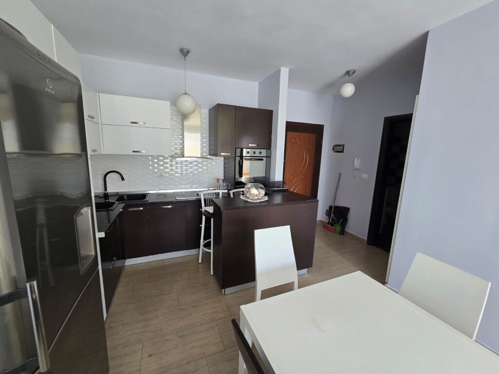 Appartamento 2+1+2 in vendita, ideale per abitazione familiare o investimento.