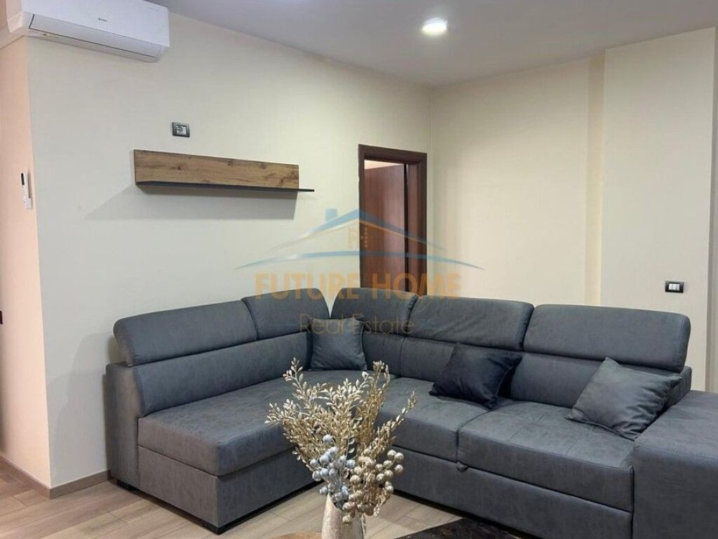 Affitto, Appartamento 1+1, Via Kavajes, Tirana.