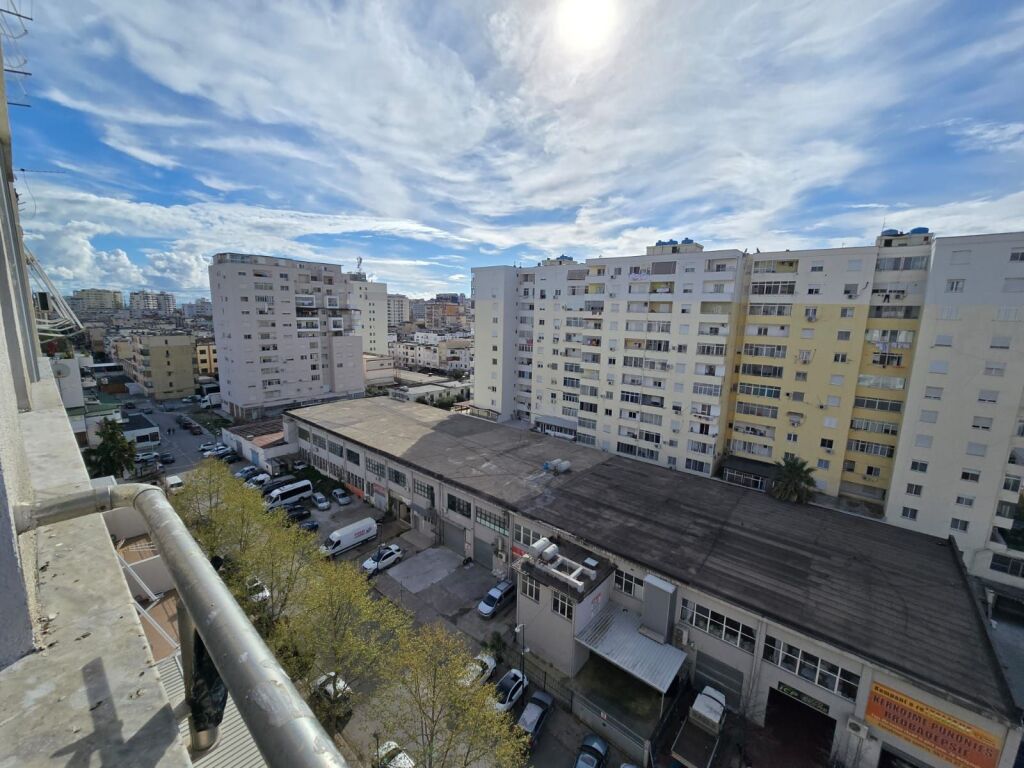 Appartamento 2+1+2 in vendita, ideale per abitazione familiare o investimento.