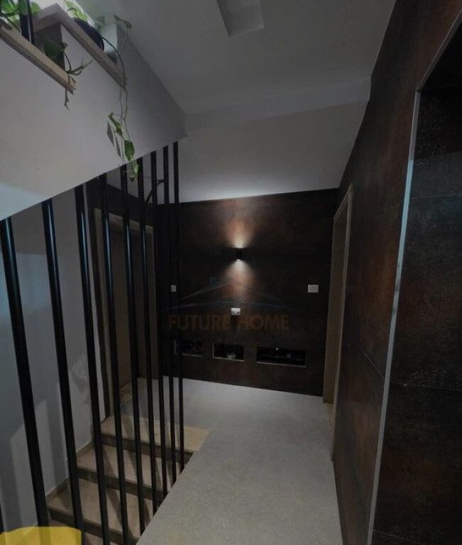 In vendita, appartamento 1+1+2, presso l'ex Esposizione, Tirana