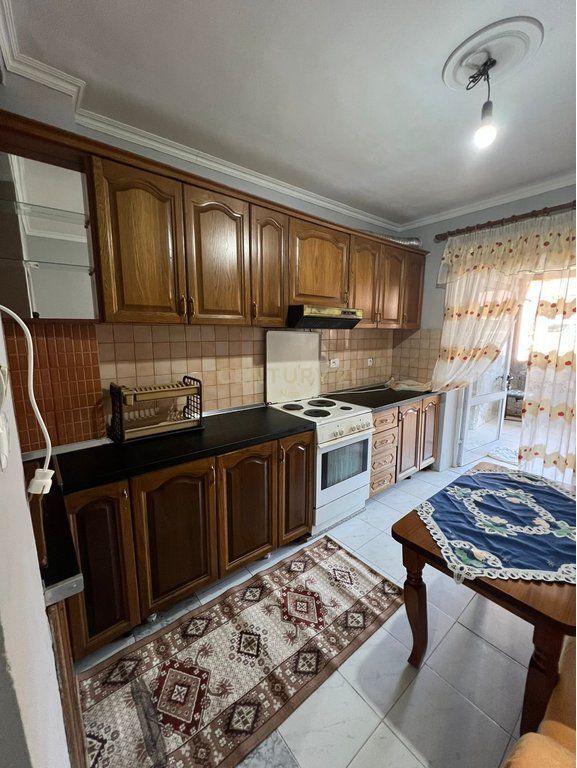 Apartament 2+1 me qira tek 21 Dhjetori! 500 € /Muaj