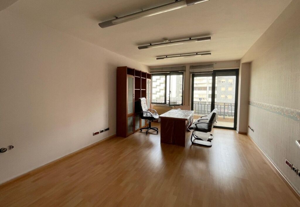🏥Ambient për Klinikë në shitje – Mbikalimi i Komunës 🏥