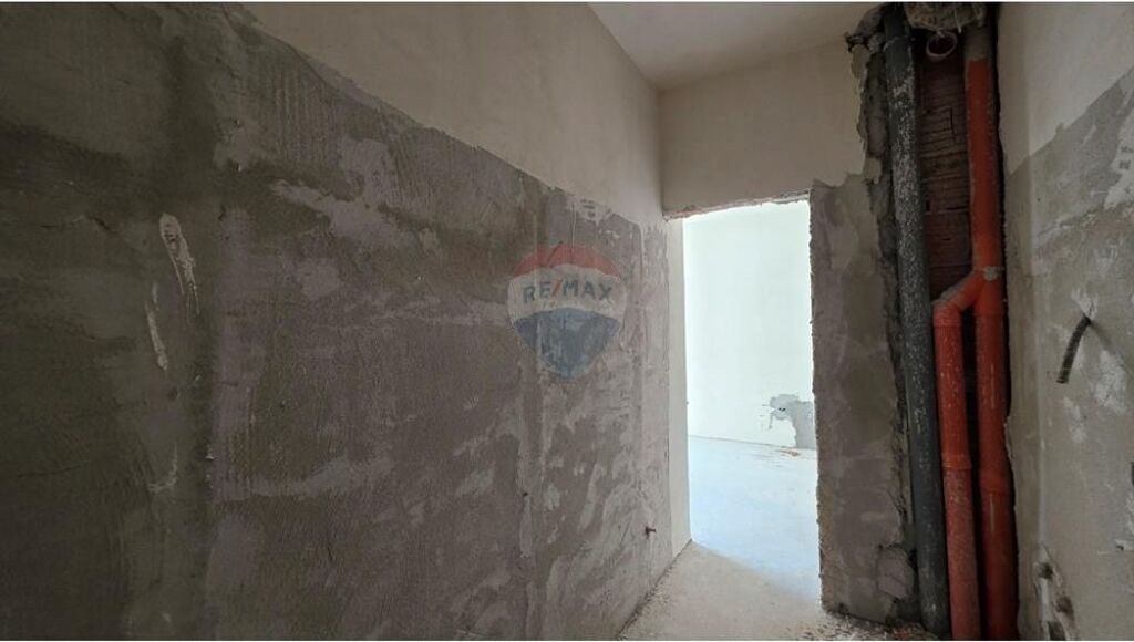 APARTAMENT 1+1 NË SHITJE PRANË PORTIT – VLORË