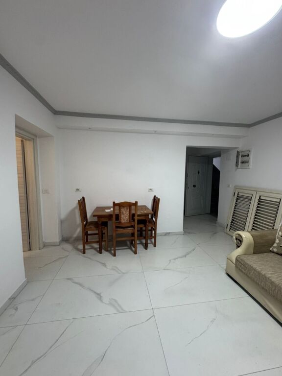 Shitet apartament 1+1 dhe piceri , Rr. Vasil Shanto