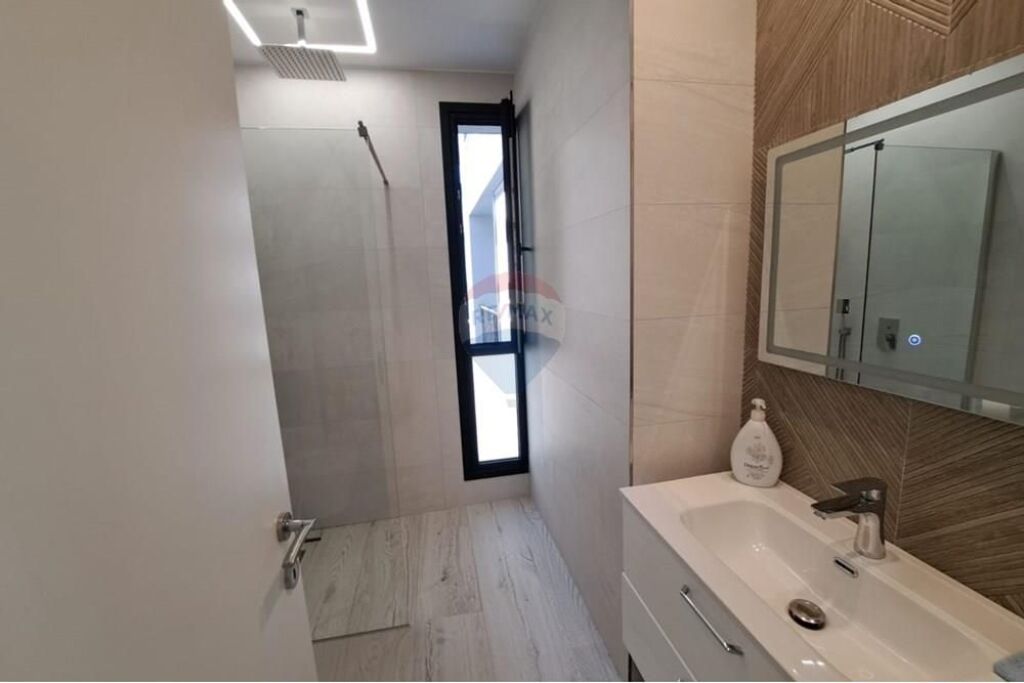 🌊 APPARTAMENTO DI LUSSO 2+1+2 IN VENDITA – LUNGOMARE, VLORA