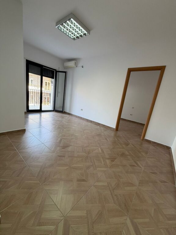 Office space for rent 1+1 at Rruga e Sales City Center Tirana !