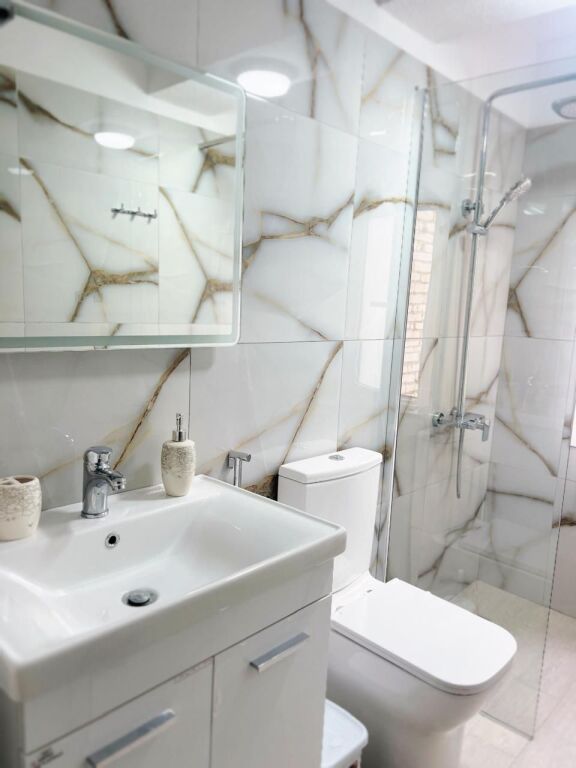 Apartment lluksoz 1+1 te rruga Durrsit