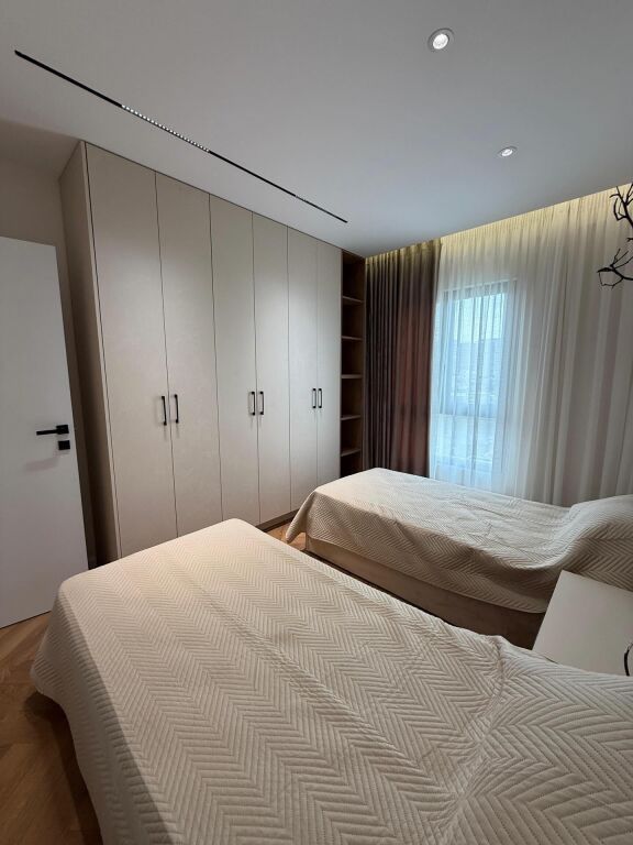 Perballe Delijorgjit, buze Lanes Shesim super apartament. 2+1+1 Tualete