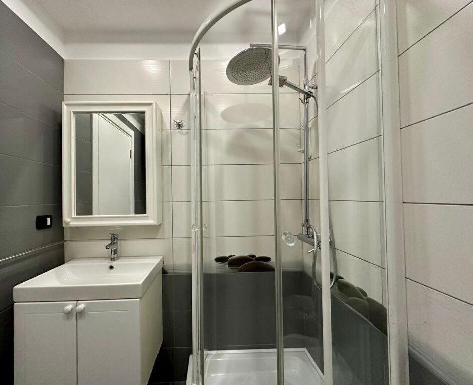 🏡 Apartament 1+1 me qira në qendër – Rruga e Kavajës