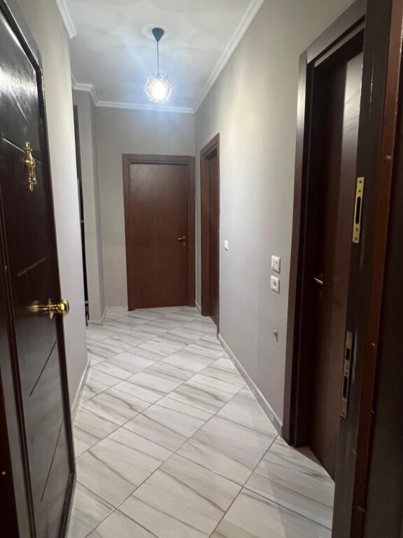 Jepet me qera apartament 2+1 prane Universitetit Bujqesor Kamez