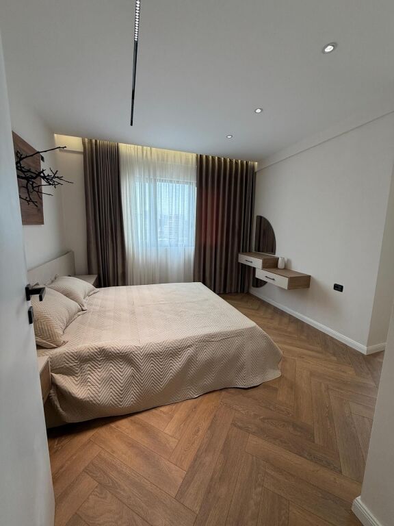 Perballe Delijorgjit, buze Lanes Shesim super apartament. 2+1+1 Tualete