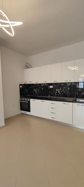 Jepet apartament 2+1 me qira tek Fresku!