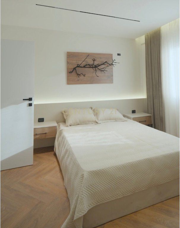 APARTAMENT 2+1 dhe GARDEROBE PER SHITJE, PERBALLE DELIJORGJIT