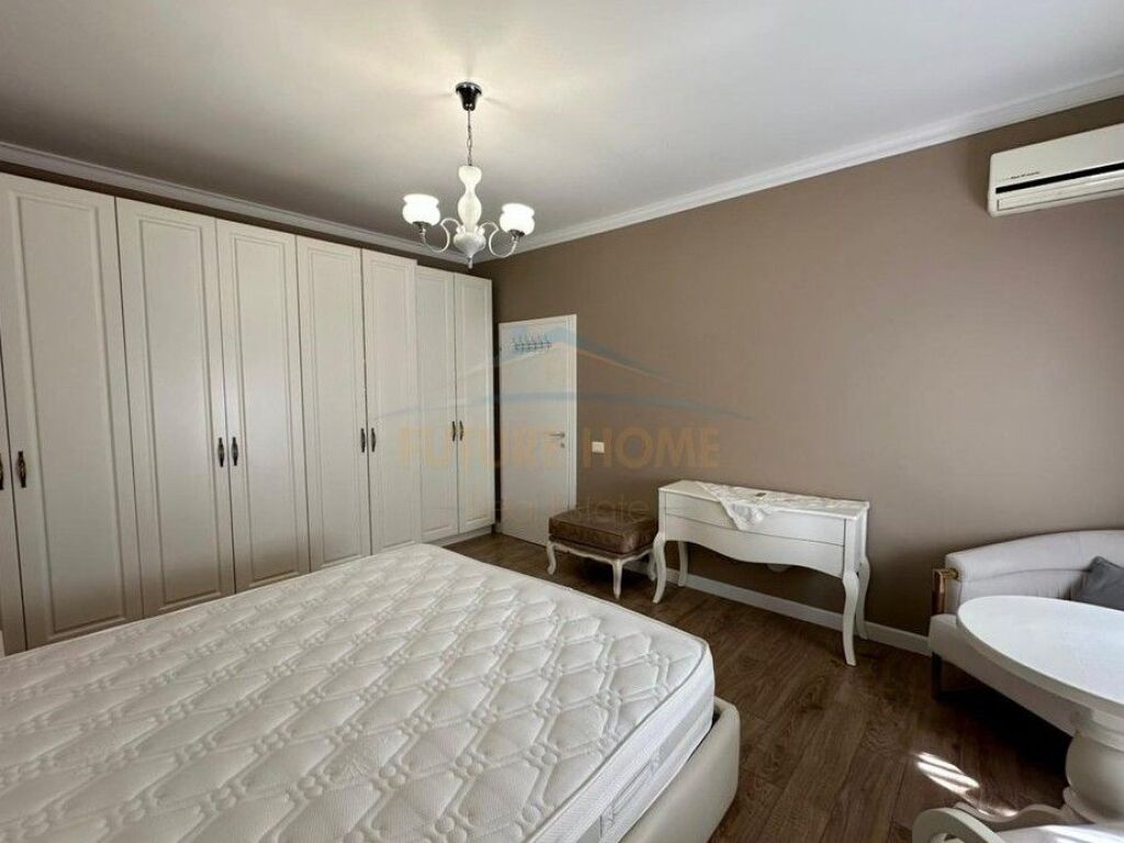 Qera, Apartament 3+1+2, Kopshti Botanik