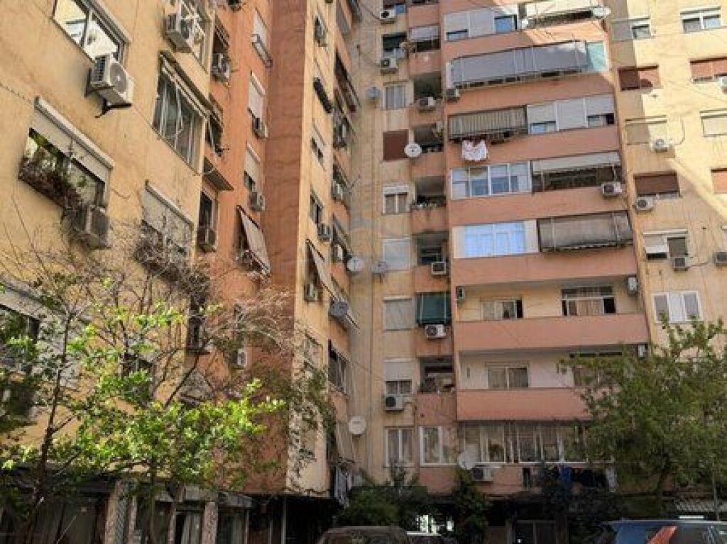 BUSINESS PREMISES FOR SALE, PARIS MUNICIPALITY