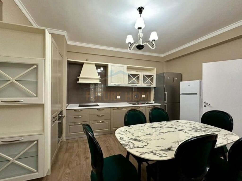 Qera, Apartament 3+1+2, Kopshti Botanik