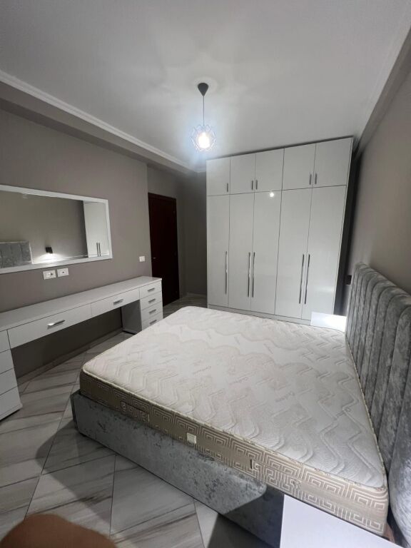 Jepet me qera apartament 2+1 prane Universitetit Bujqesor Kamez