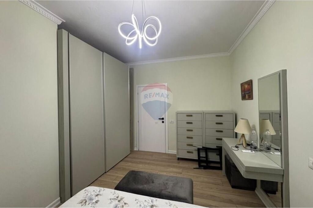 Apartament 3+1+2, Bulevardi Bajram Curri