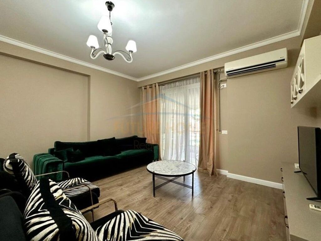 Qera, Apartament 3+1+2, Kopshti Botanik