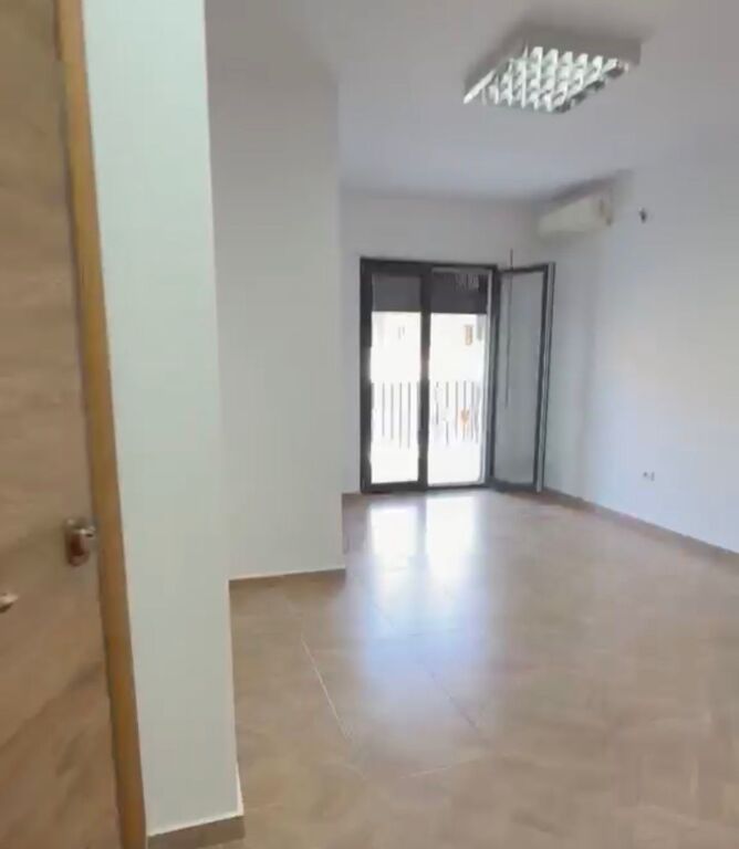 Ufficio in zona Via Elbasani!