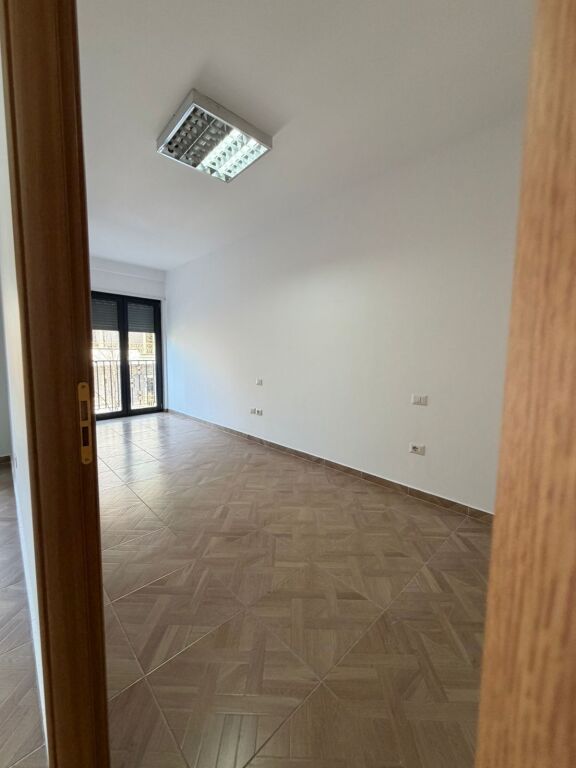 Office space for rent 1+1 at Rruga e Sales City Center Tirana !