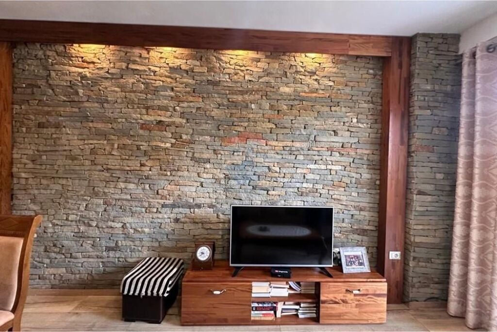 Apartment 3+1+2 for sale, in the Fresku area, on Thesari street