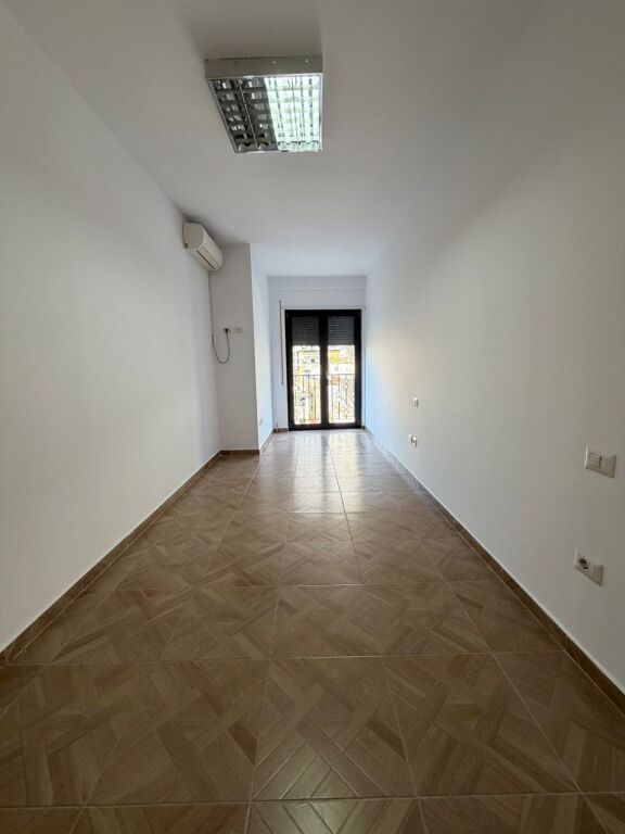 Office space for rent 1+1 at Rruga e Sales City Center Tirana !