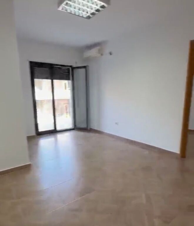 Ufficio in zona Via Elbasani!
