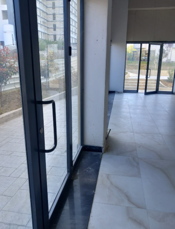 🏢 BUSINESS PREMISES FOR RENT – PORCELAIN AREA