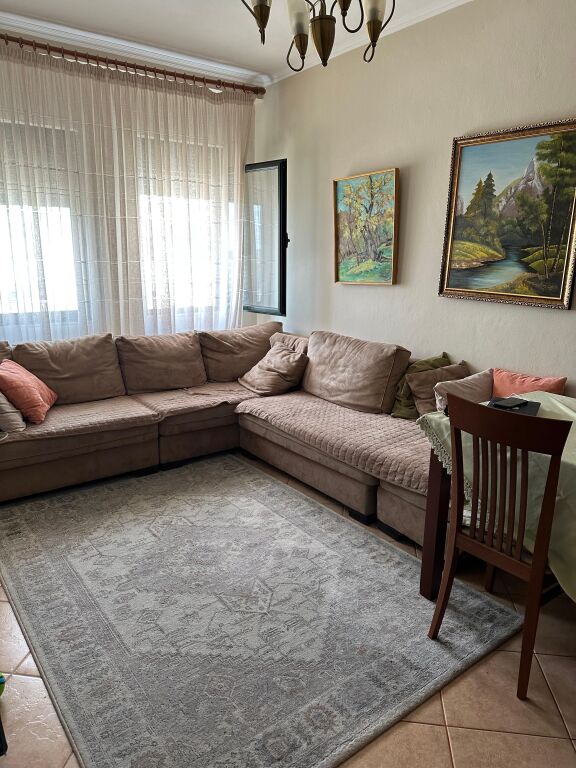 Restorant Fresku, apartament 2+1 me qera 45,000 leke
