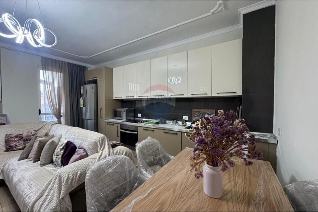 Apartament 3+1+2, Bulevardi Bajram Curri