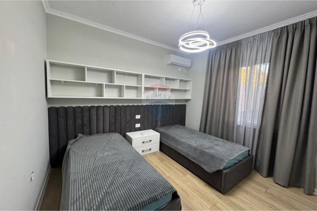 Apartament 3+1+2, Bulevardi Bajram Curri