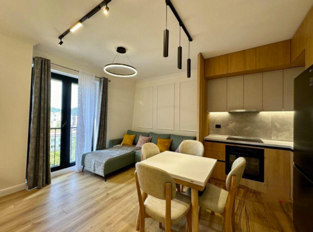 🏡 APARTAMENT 1+1 ME QIRA – RRUGA E KAVAJËS, QENDËR