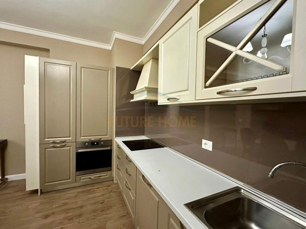 Qera, Apartament 3+1+2, Kopshti Botanik