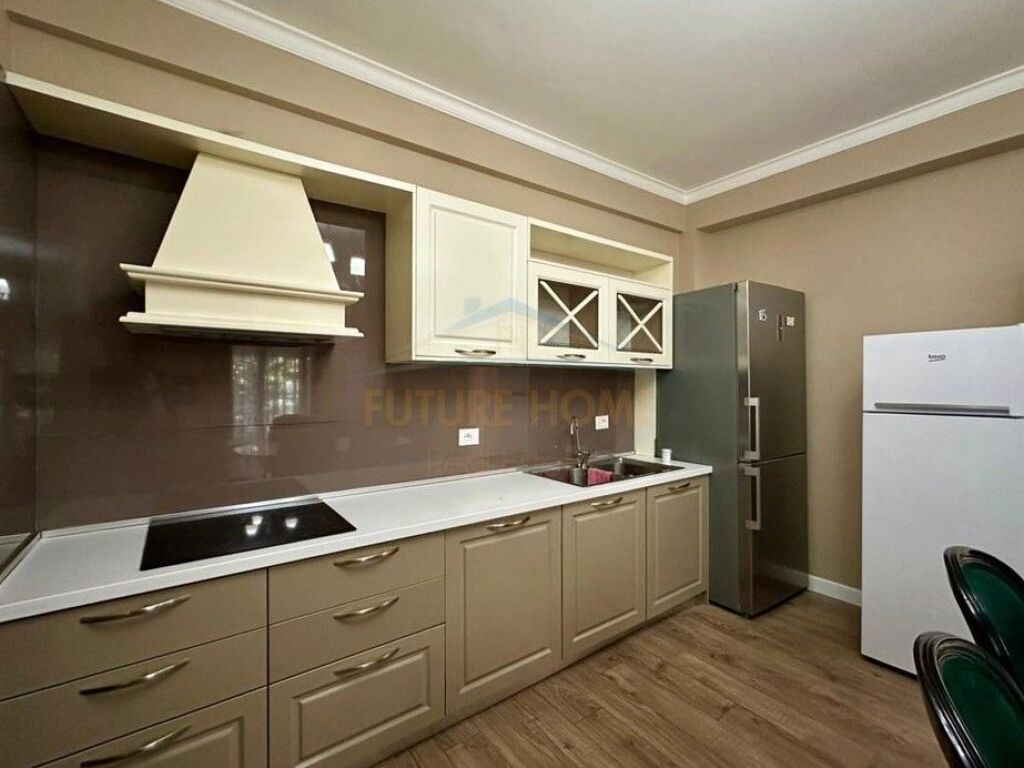 Qera, Apartament 3+1+2, Kopshti Botanik