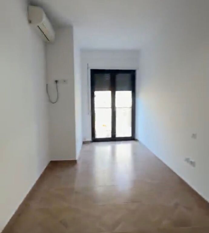 Ufficio in zona Via Elbasani!