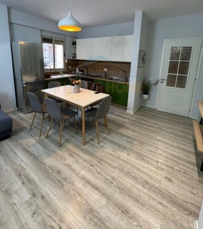 Qira, Apartament 3+1+2, Stacioni Trenit, Tiranë.