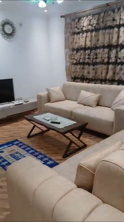 Shtepi private me qera 3+1+2+oborr