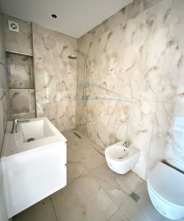 In vendita, Appartamento 2+1+2, Via Qemal Stafa, Tirana​