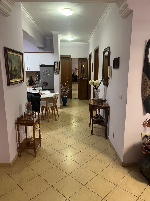 Appartamento 2+1+2 in affitto , Via Kavaja