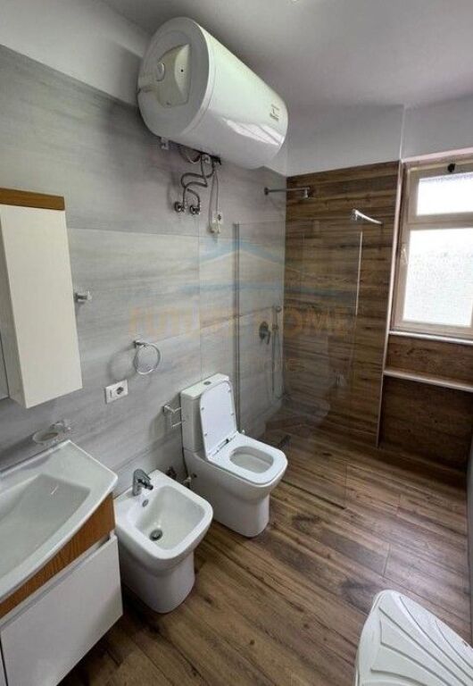 Qira, Apartament 3+1+2, Stacioni Trenit, Tiranë.