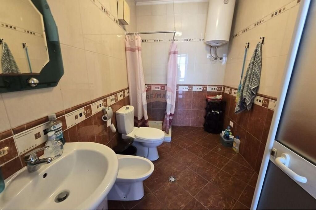 Apartmanet 2+1 me qera Qender