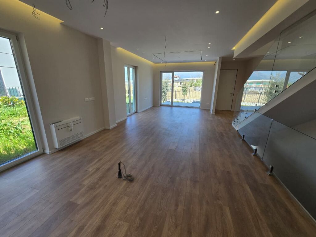 Vile me Qira ne Kompleks Rezidencial, Liqeni i Thate, Tirane