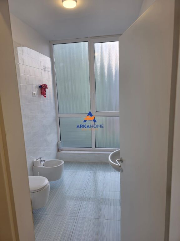 LOCALE IN AFFITTO PER UFFICI 65M2 "VIA JORDAN MISJA, NUOVO BOULEVARD, TIRANA" 500 EURO