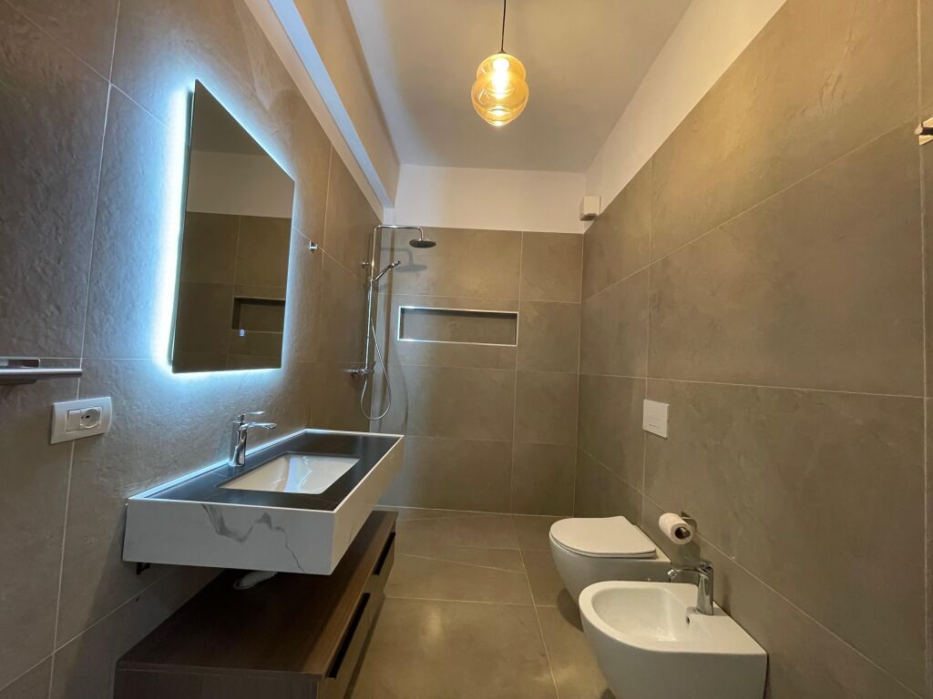 Apartament 1+1 per qira tek Xhamlliku.